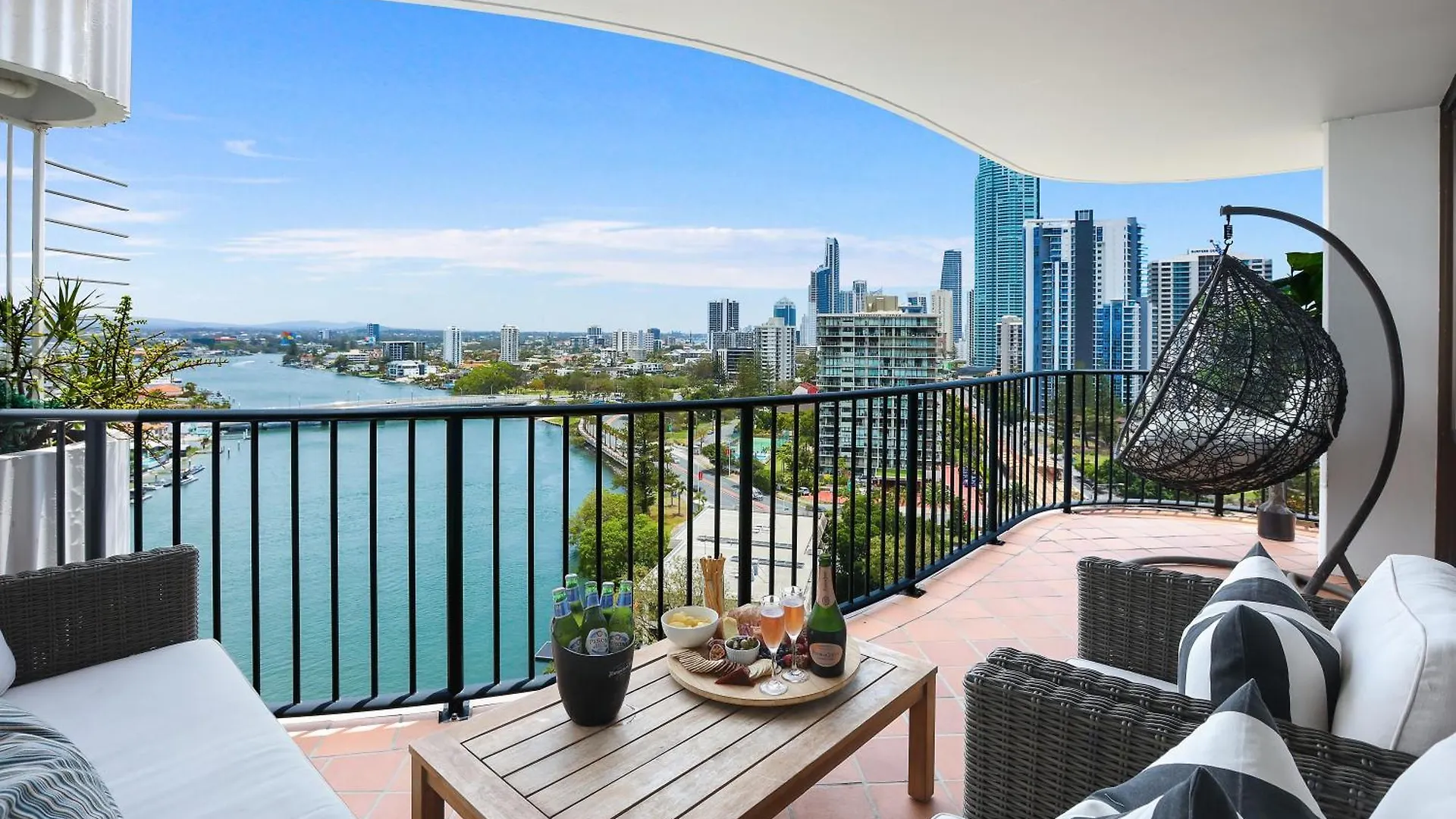Absolute Riverfront 2Br Apt, Views From Every Room Gold Coast Avustralya